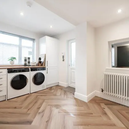 Spacious Coastal 3 Bedroom In Allonby, Sleeps 6, Parking, Ev Plug