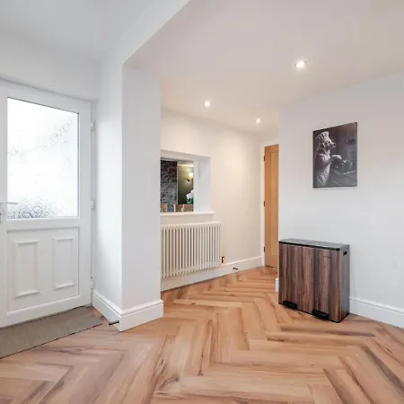 Spacious Coastal 3 Bedroom In Allonby, Sleeps 6, Parking, Ev Plug