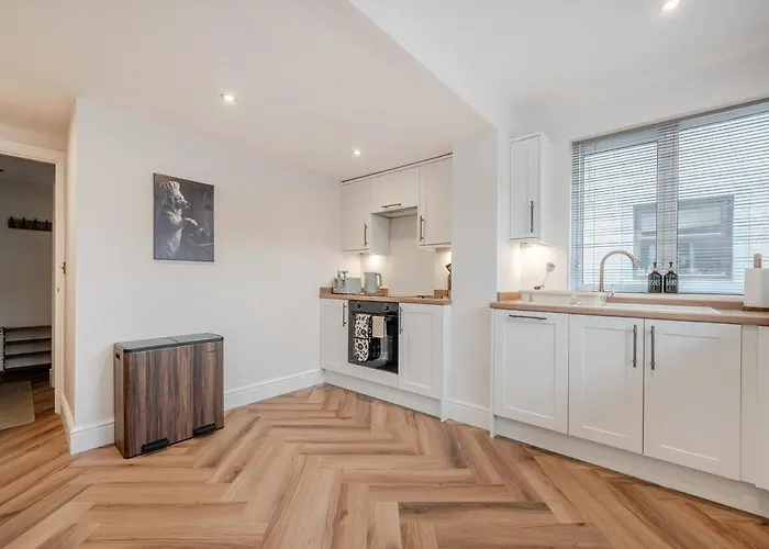 Spacious Coastal 3 Bedroom In Allonby, Sleeps 6, Parking, Ev Plug Vakantiehuis *